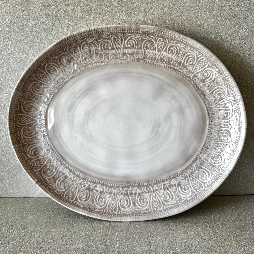 Tabletops Gallery Maison Versailles Blanc Colette Oval Melamine 16” Platter